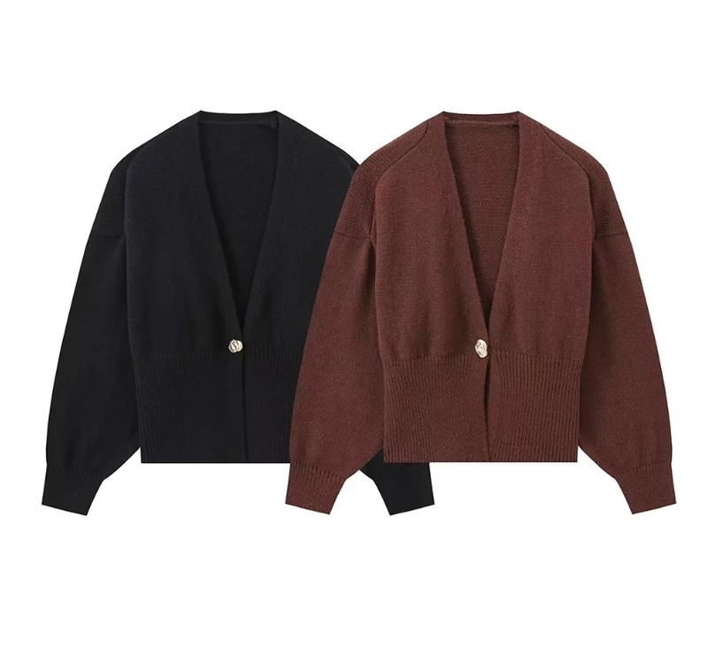Cardigan lavorato a maglia con bottoni e scollo a V da donna_voghion.com