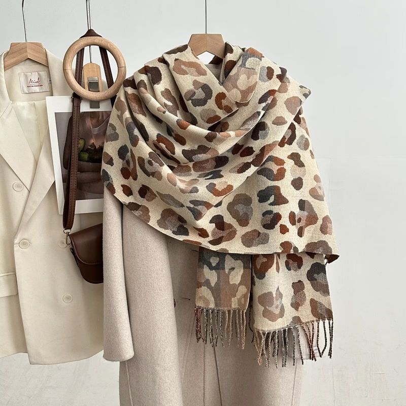 Écharpe léopard transfrontalière, châle d'automne et d'hiver polyvalent, haut de gamme, pompon chaud, écharpe épaisse pour couple, vente en gros_voghion.com
