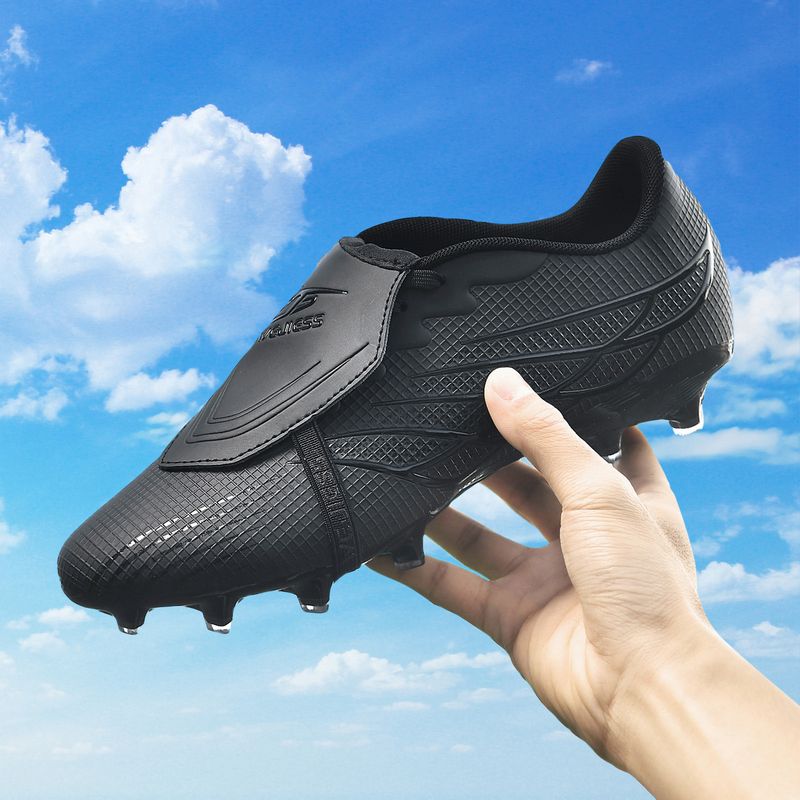 Scarpe da calcio per ragazzi con punte lunghe e rotte_voghion.com