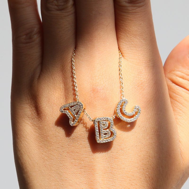 Collier pendentif en laiton incrusté de zirconium pour femme, 26 petites lettres anglaises, chaîne de clavicule de niche_voghion.com