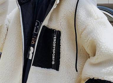 Heren winter Sherpa-jas – Trendy oversized capuchonjas met contrasterende rand (zwart/wit, Koreaanse streetwear-stijl, polyester vulling, maten M-XL)_voghion.com