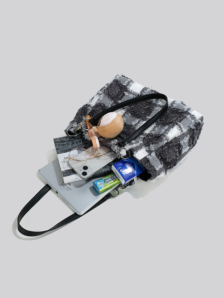 Advanced Canvas Tassel Casual One Shoulder Large for Women 2023 New High Capacity Commuter Tote Bag_voghion.com