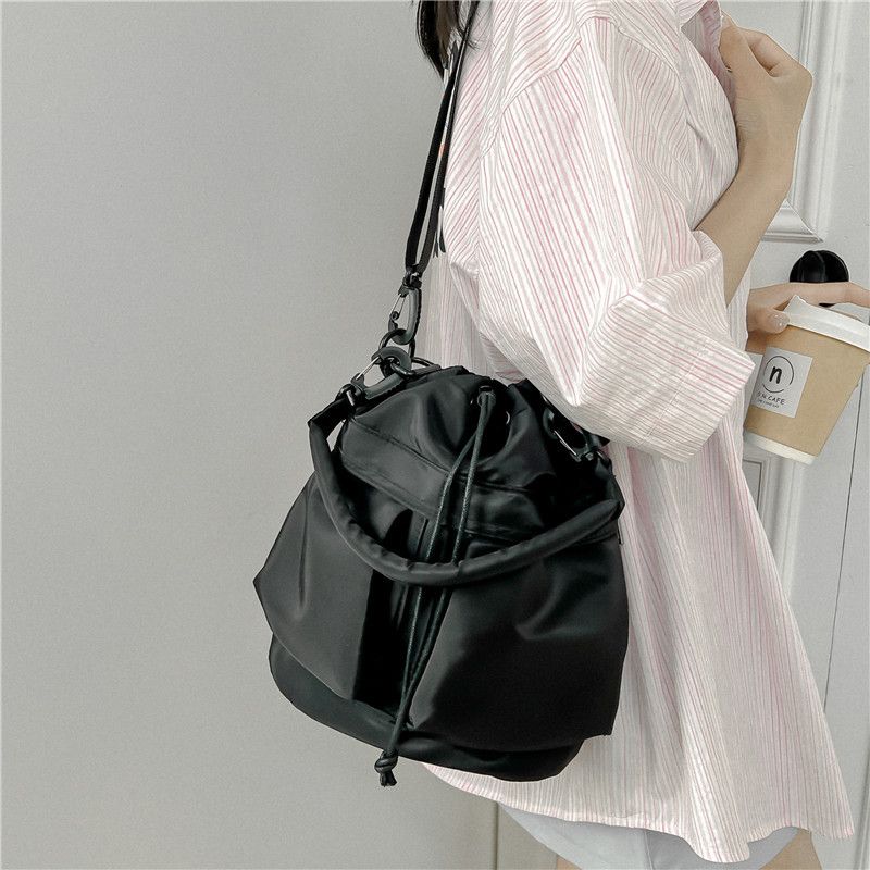 Korean Style Handbag Simple Versatile Large Capacity Fashionable Shoulder For Women Stylish Daily Matching Bucket Bag_voghion.com