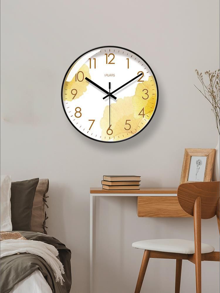 Yipula 6234 Wanduhr im goldenen Ginkgo-Stil für das Wohnzimmer, schlichter nordischer Stil, leise, Sekundenzeiger, Quarzuhr_voghion.com