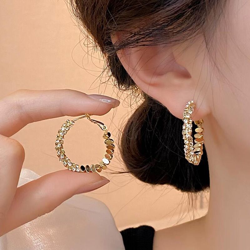 Orecchini a cerchio unici per donna, design di lusso leggero e di nicchia, nuovi orecchini di alta gamma 2024_voghion.com