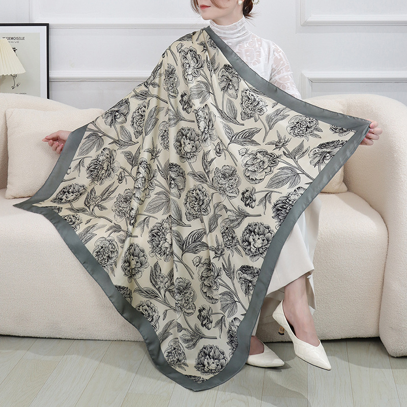 Xiaoxiang Frühling Herbst High-End-Seide Schwarz und Weiß 110 cm große quadratische Li Brokat Polyester Kamelie_voghion.com