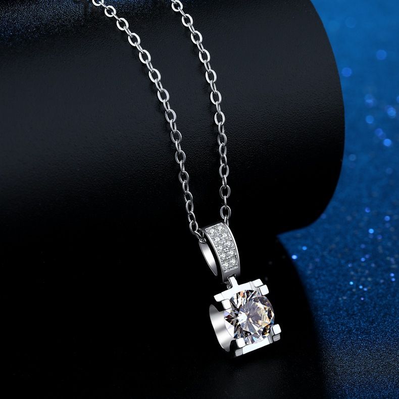 Classico ciondolo a forma di testa di toro in argento sterling micro intarsiato per donna Collana in argento con clavicola in moissanite Gioielli in argento_voghion.com