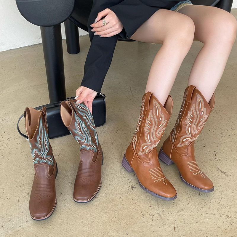 He Sui Style Chunky Heel Versatile Western Cowboy V Mouth Embroidered Pull-On Riding Mid-Calf Square Toe Horse Boots_voghion.com