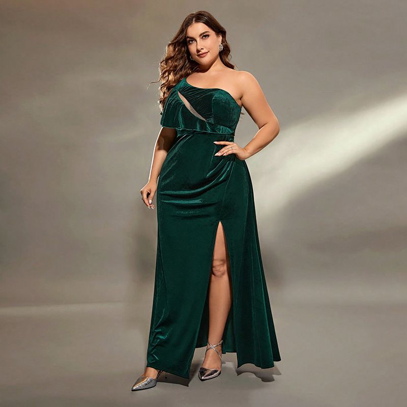 Elegant Off-Shoulder High-Slit Evening Dress For Parties & Special Occasions – Plus Size Bodycon Gown In Stunning Green_voghion.com