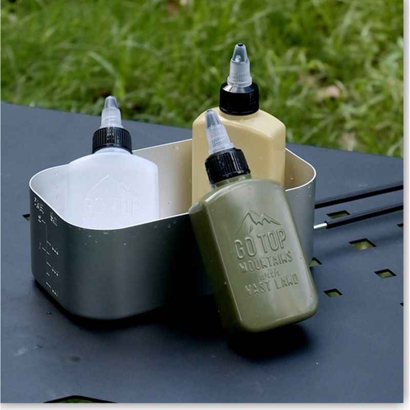 Dispenser di olio portatile da 100 ml - Bottiglia per condimenti da campeggio a prova di perdite per olio da cucina e salse | Set da cucina da viaggio compatto con imbuto (confezione da 2, senza BPA)_voghion.com
