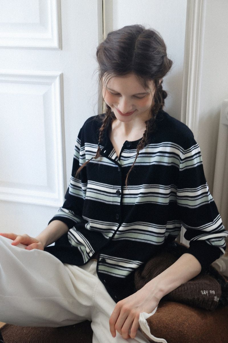 Farbig gestreifte Strickjacke aus weicher Kaschmirmischung für Damen_voghion.com