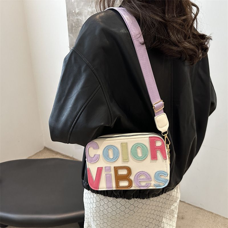 Bolsa transversal feminina pequena quadrada versátil com estilo moderno e câmera fofa para mulheres 2025_voghion.com