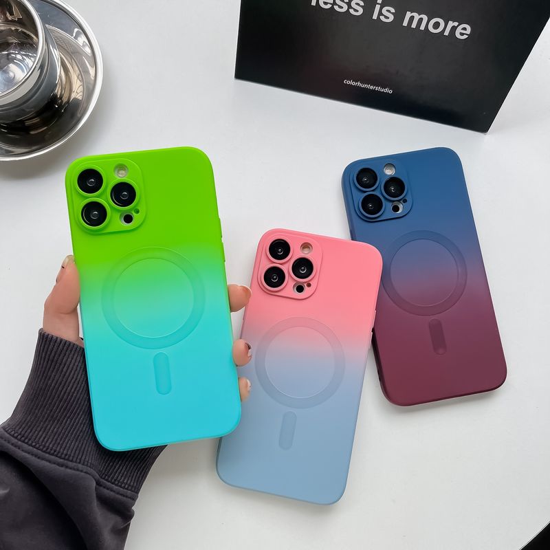 Two-color Gradient Liquid Magnetic Case For 15 Pro Max 17 With Built-in Lens Protector 16_voghion.com