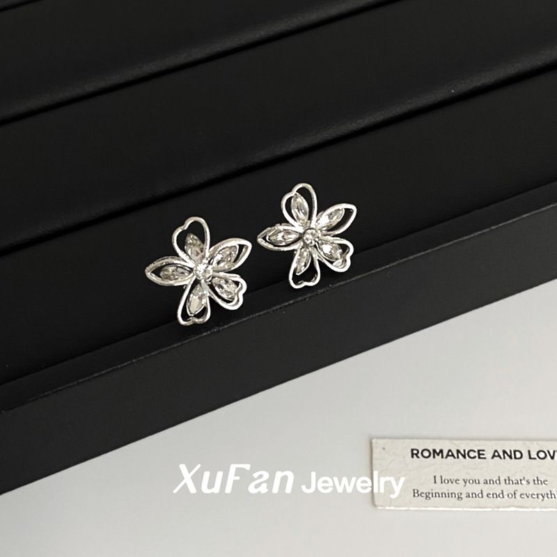 Orecchini a forma di fiore trasparente in stile coreano, piccoli, squisiti, alla moda, di nicchia, dal design versatile, accessori per le orecchie di alta qualità e personalità._voghion.com