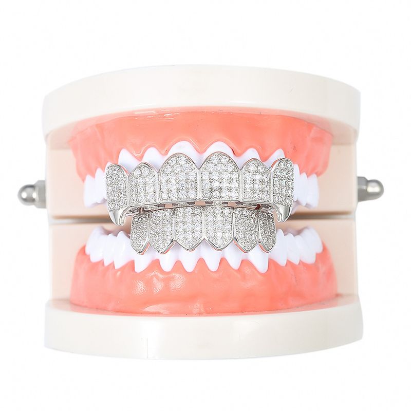 bretelle hip hop, bretelle dorate, zanne da vampiro, denti in oro con micro intarsi in zircone, bretelle decorative alla moda_voghion.com