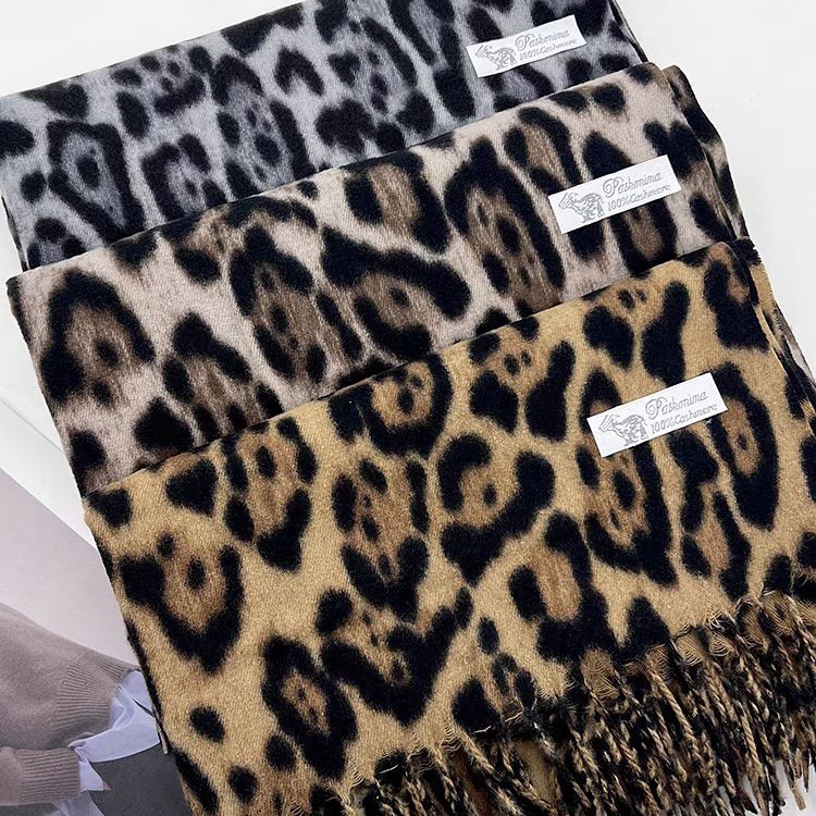 Einzigartiger, süßer und cooler Leopardenmuster-Quastenschal für Damen – der perfekte Begleiter für Herbst und Winter 2025 im angesagten Girl-Style._voghion.com