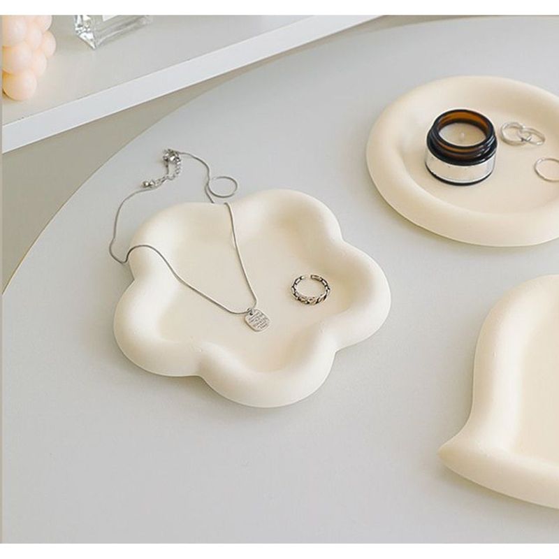 Ins Style Three-Color Plaster Tray Home Photography Prop Polished Heart Round Base Photo Decoration_voghion.com