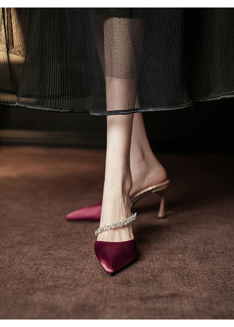 8189-2 Sandali con tacco a spillo da donna in raso con punta chiusa, un cinturino, strass, stile fata, eleganti_voghion.com