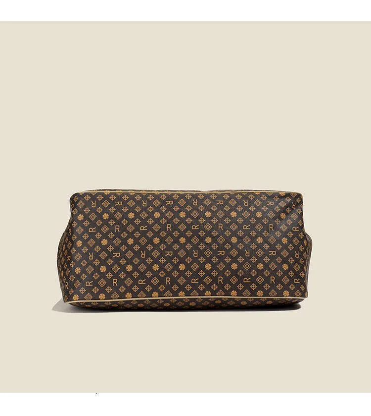 2025 New Designer Luxury Bags Large Capacity Short Trip Business Korean Style Trendy Handbag Shoulder Travel Bag For Men_voghion.com