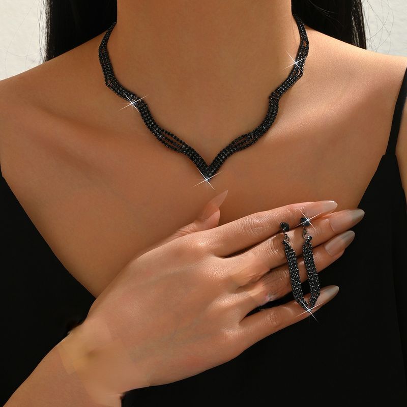 Set di gioielli da sposa con collana, orecchini, bracciale e anello, quattro pezzi, catena con griffe e strass_voghion.com