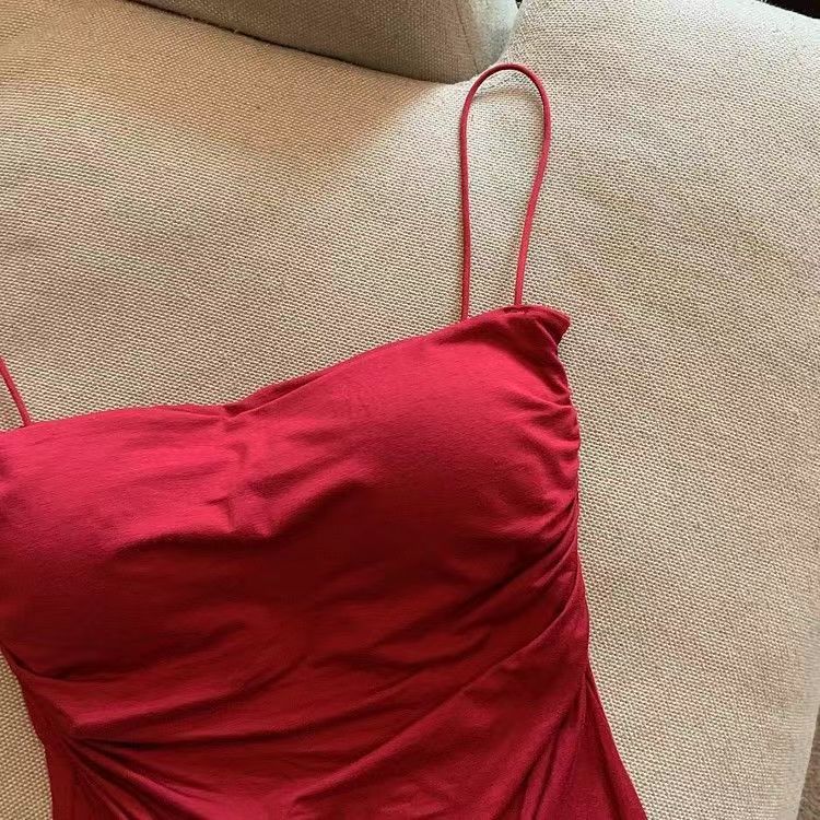 Canotta da donna estiva con spalline sottili, imbottitura sul petto per interno e_voghion.com
