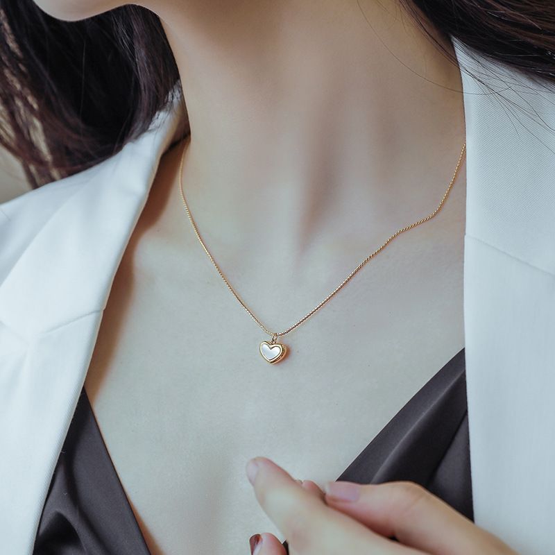 Collier coquillage pour femme en été, pendentif en forme de cœur, léger, luxueux, unique, simple et froid, chaîne de collier_voghion.com