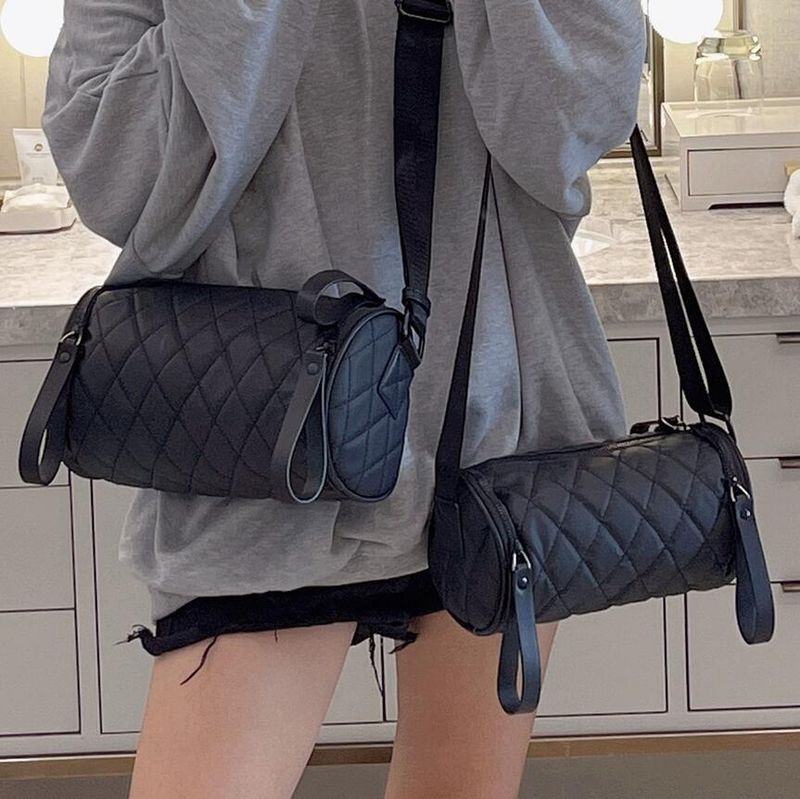 Cuscino a tracolla da donna con cilindro Lingge in tessuto di nylon Oxford 2024 Nuova borsa a secchiello per l'acqua a scacchiera_voghion.com