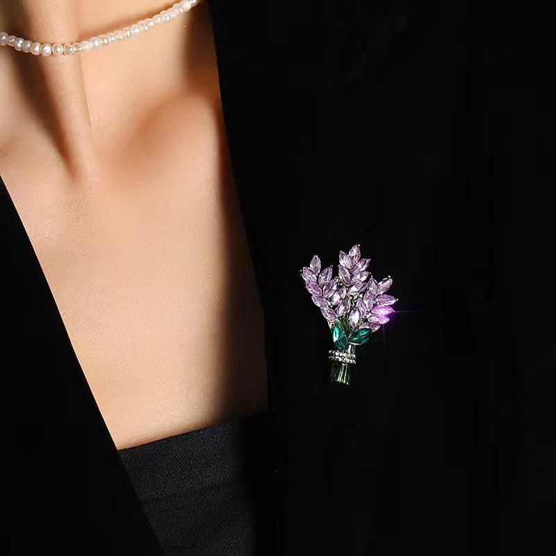 Neue lila Lavendelstrauß Brosche High-End weibliche Nische Design Brosche Temperament Pin Anzug Zubehör_voghion.com