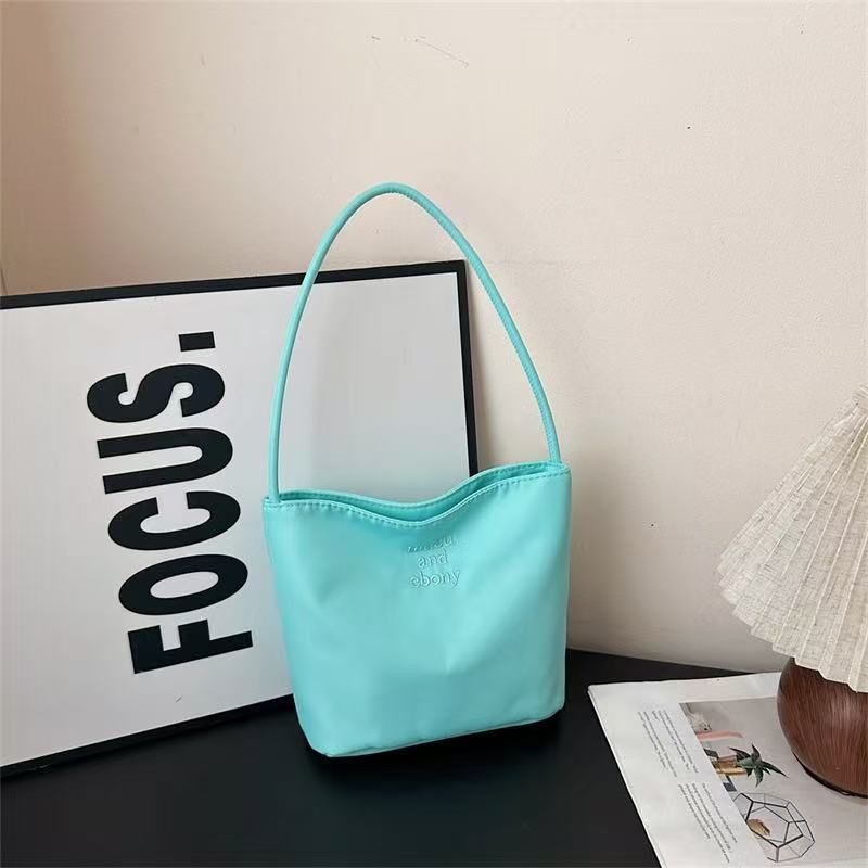 Corea del Sud Muchandebong Donna 2024 Nuova Moda Casual Pendolare Nylon Monospalla Versatile Borsa a Secchiello_voghion.com