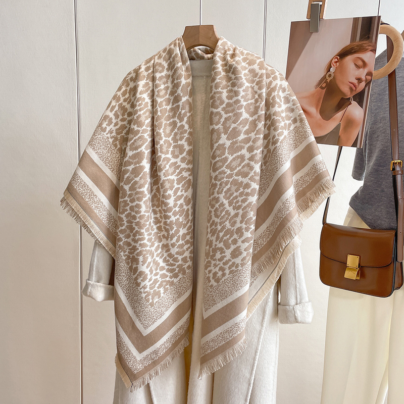 2023 neue Leopard Muster Platz Koreanische Version Vielseitig Warme Kaschmir Schal Verdickt frauen Neck Mantel_voghion.com