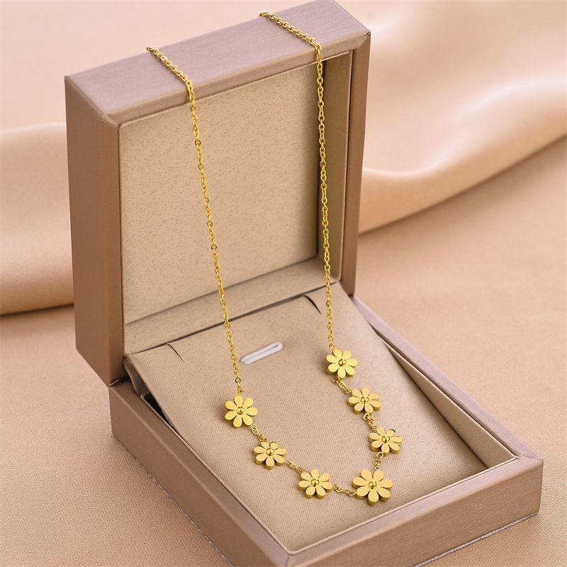 Daisy Collar Titanium Steel Plated Short Seven Small Chrysanthemum Cross Chain Necklace Female Gold Headpiece_voghion.com