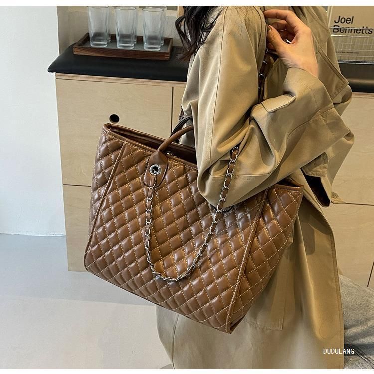 Women's Tote Bag Diamond Lattice Large Capacity Women's Bag Chain Bag Hand Bag Single Shoulder Commuter Style_voghion.com