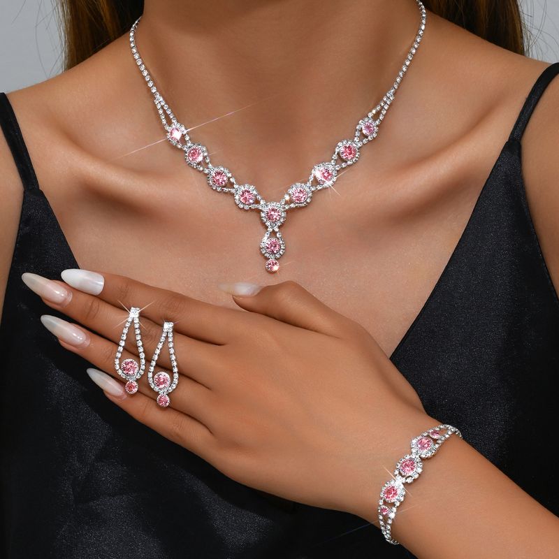 Set di tre pezzi di collana, orecchini e bracciale con strass rosa, blu e rosso, in vendita calda._voghion.com