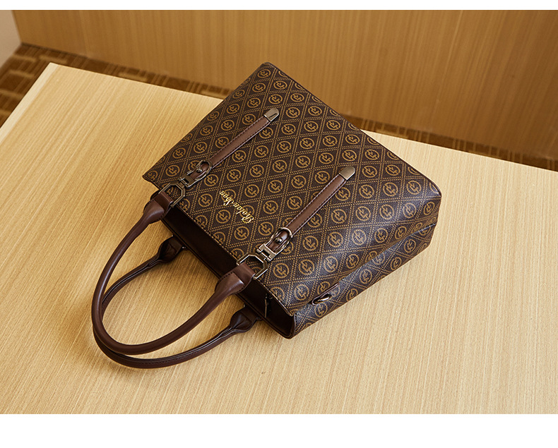 Bolso de mano clásico y elegante para mujer, novedad de 2024, bolso de mano ligero de lujo de gran capacidad, bolso de viaje informal y versátil_voghion.com