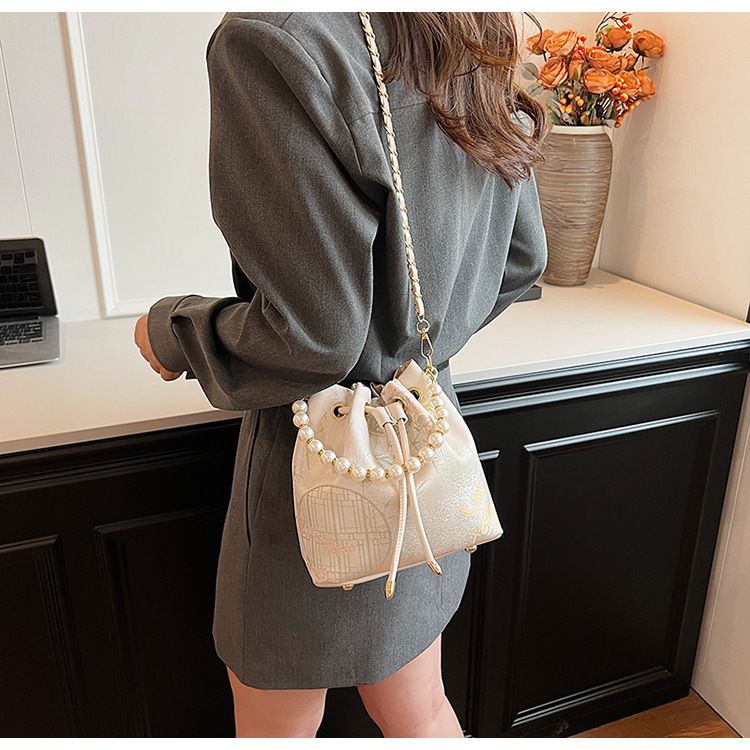 Nuovo secchiello ricamato, piccolo vento profumato, catena di perle, Hanfu portatile in stile cinese, borsa a tracolla con una sola spalla_voghion.com