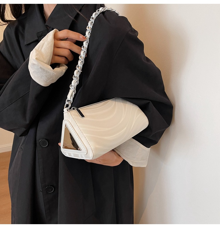 Borsa a tracolla francese transfrontaliera da donna 2023 Inizio autunno Nuova borsa a tracolla per pendolari a catena di fascia alta da donna borsa a tracolla con ondulazione dell'acqua_voghion.com