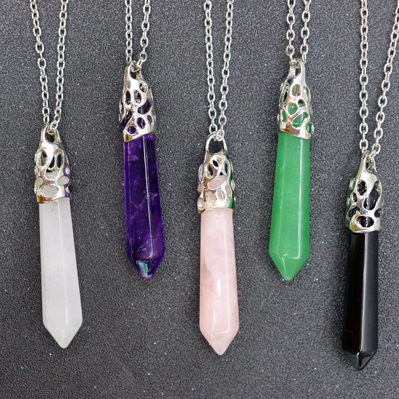 Collana con pendente a forma di proiettile in cristallo esagonale con quarzo rosa e ametista naturale_voghion.com