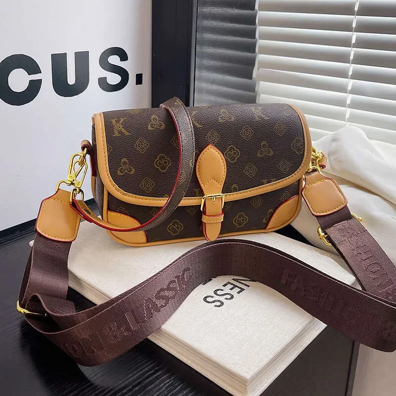 Designer Bags Wide Strap Small Square For Women 2025 New Pattern Printed Saddle Womens Shoulder Crossbody Bag_voghion.com