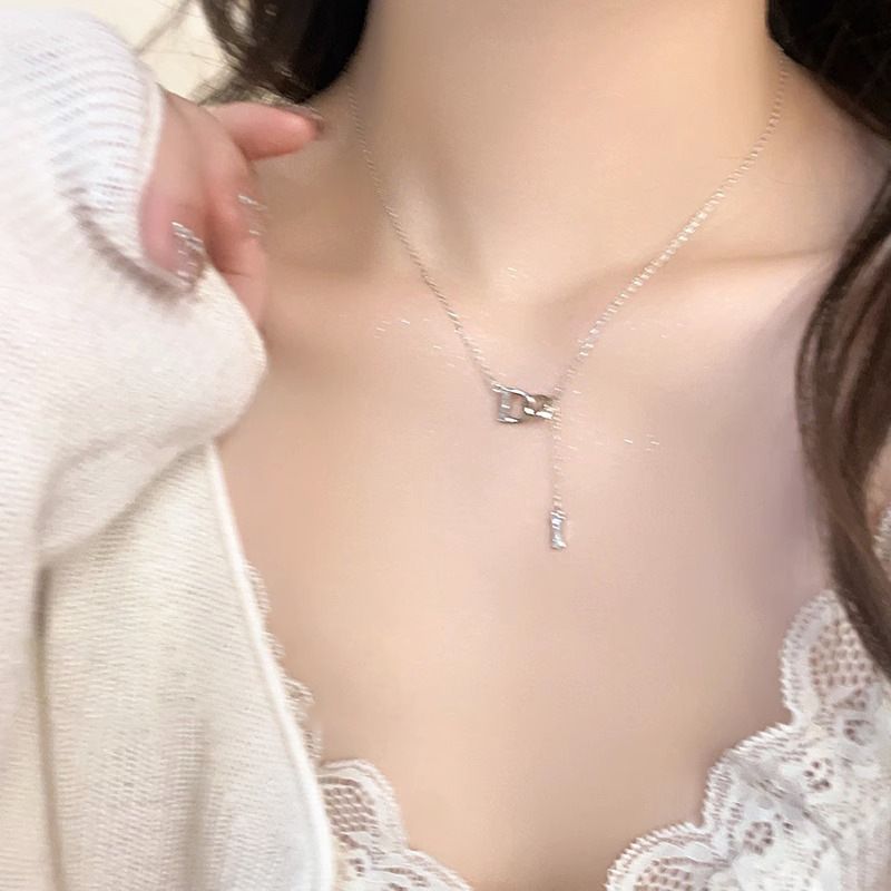 D letter necklace for women 2023 new accessories clavicle chain niche design necklace_voghion.com