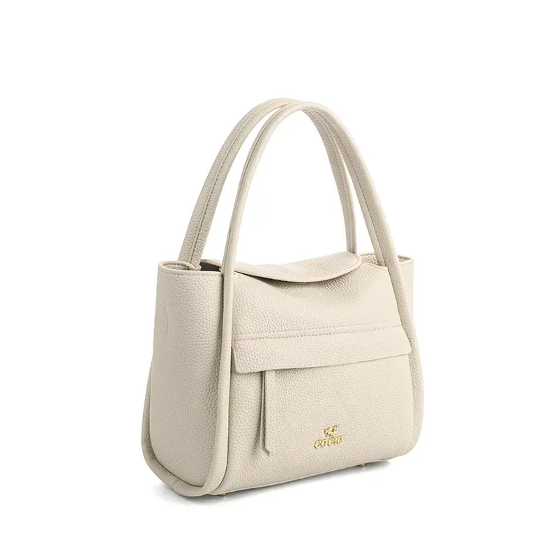 Borsa a tracolla versatile da portare a mano per l'estate, firmata COCIO, con caratteristiche multifunzionali e di alta qualità._voghion.com