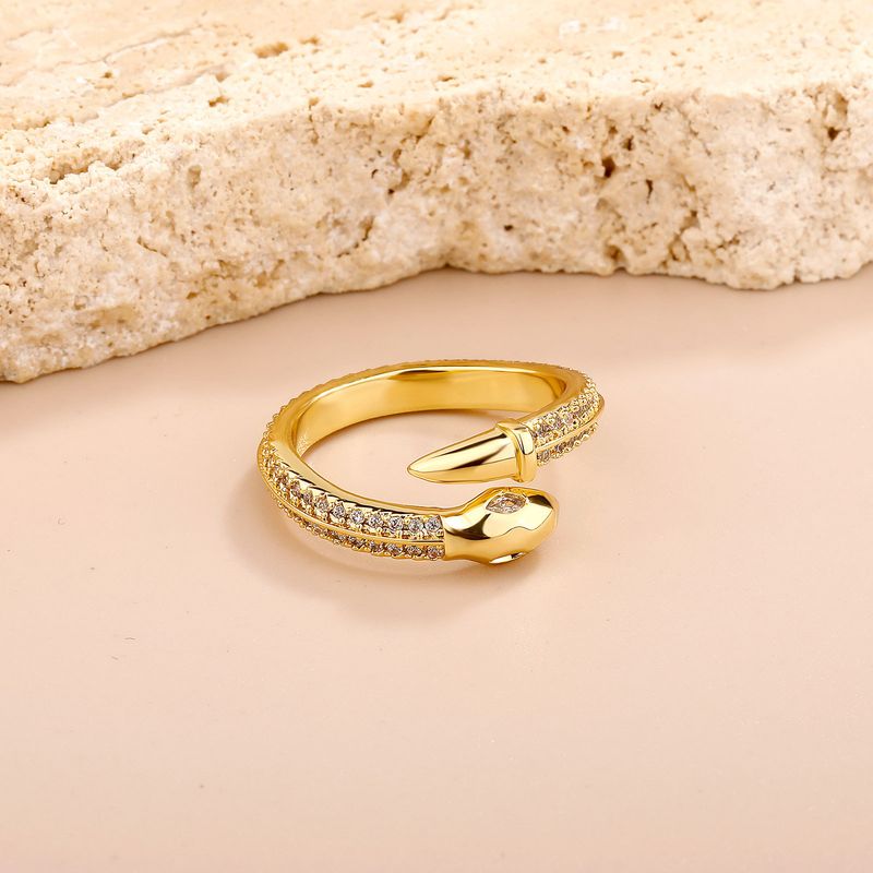 Anillos Anillo abierto Chapado en cobre Oro de 14 quilates Zircon Personalidad Anillo con forma de serpiente de ojos blancos Lote femenino_voghion.com