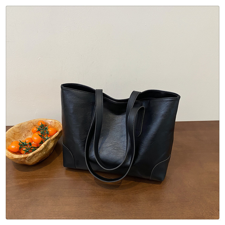 Retro-Handtasche aus weichem Leder mit großer Kapazität 2024 Frühjahr Neue vielseitige Ins Pendler-Schulter-Achsel-Einkaufstasche_voghion.com