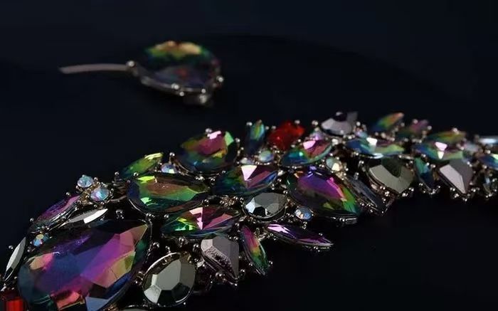 Plume exagérée eau diamant col ouvert mode femme personnalité luxe banquet robe photographie accessoires_voghion.com