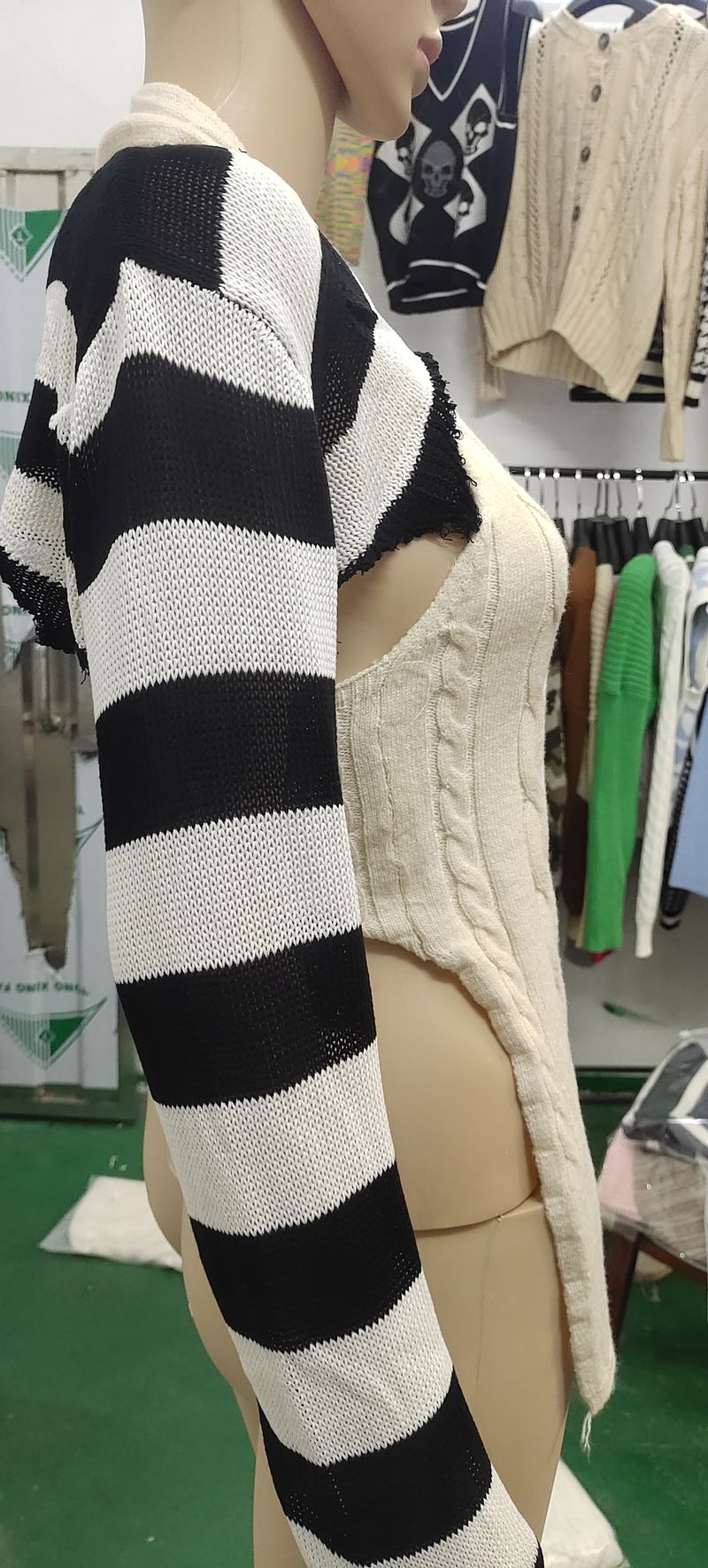 Wind Spicy Girl Contrasting Color Striped Woolen Hollow Cover Sweater For Women 2023 Autumn New Collection_voghion.com