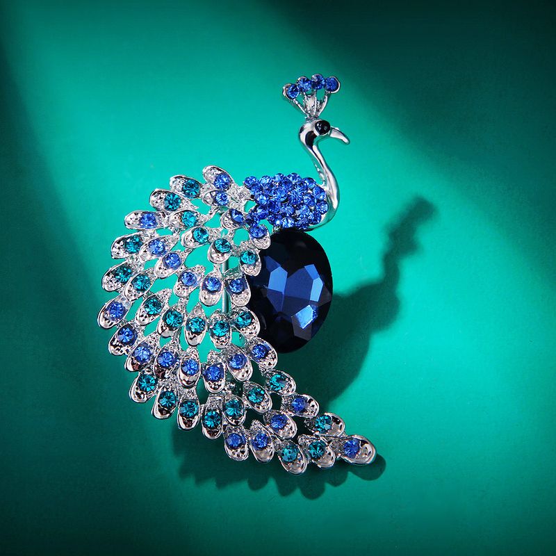Korean fashion creative retro crystal peacock brooch alloy diamond corsage female pin clothing accessories_voghion.com