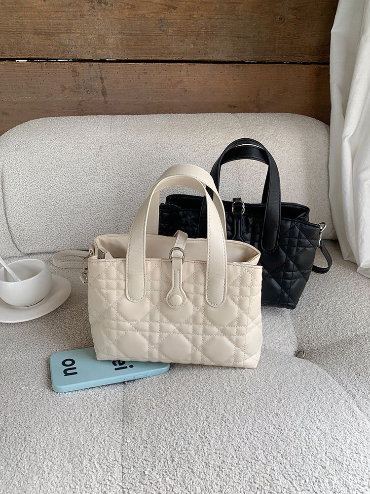 Women's Stylish Small Square Crossbody Bag With Quilted Pattern, Soft PU Leather, Zip Closure, Compact Daily Use Fashionable Versatile Crossbody Bag_voghion.com