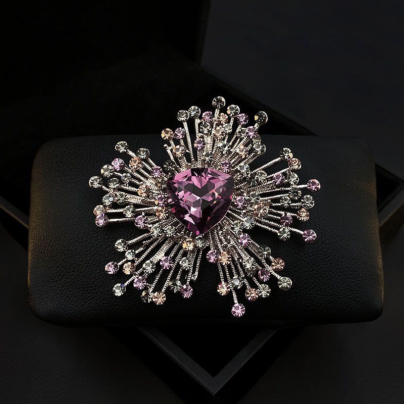 Luxury Emerald Crystal Brooch Women's Retro Exaggerated Fashion Brooch New Temperament Full Of Diamond Pin Accessories_voghion.com