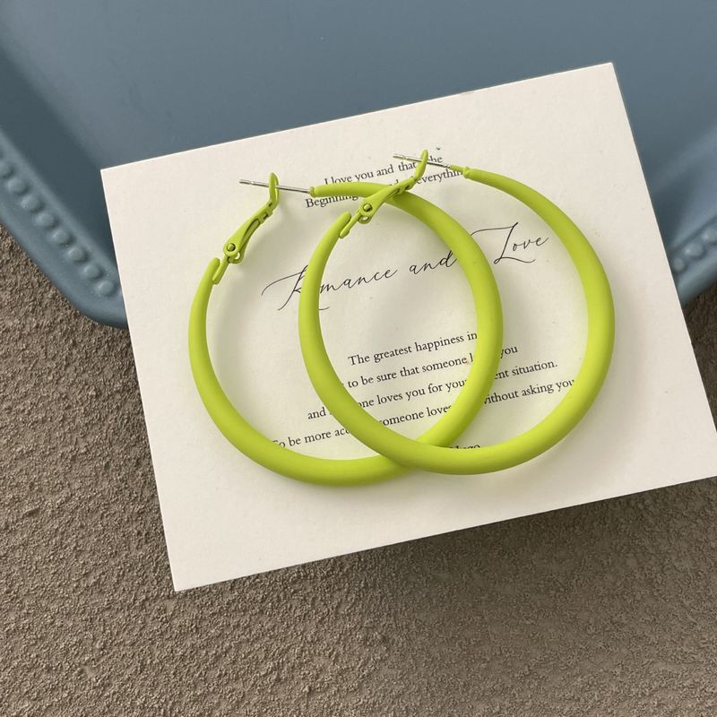Orecchini a cerchio esagerati e spessi in metallo lucido argento per donna, nuovi orecchini a cerchio con design unico e alla moda._voghion.com