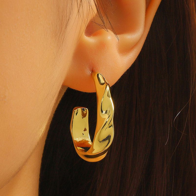 orecchini in stile semplice moda leggero lusso orecchini a forma di C eleganti orecchini a forma di C in metallo filettato_voghion.com