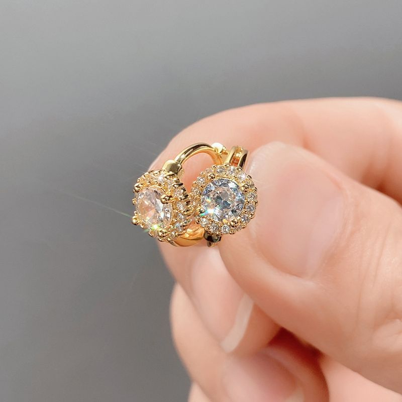 Brincos Cao Shi com fivela de orelha de diamante completo e zircônia microincrustada, estilo INS personalizado e dourado, versáteis_voghion.com